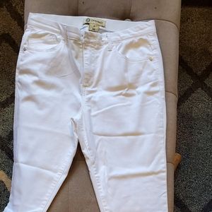 Democracy size 6 white Jeans with ruffle hem